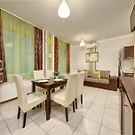 Central Walk Fashionstreet Apartmnts